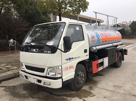 國(guó)五江鈴順達(dá)3噸油罐車圖片 國(guó)五江鈴順達(dá)3噸油罐車圖片